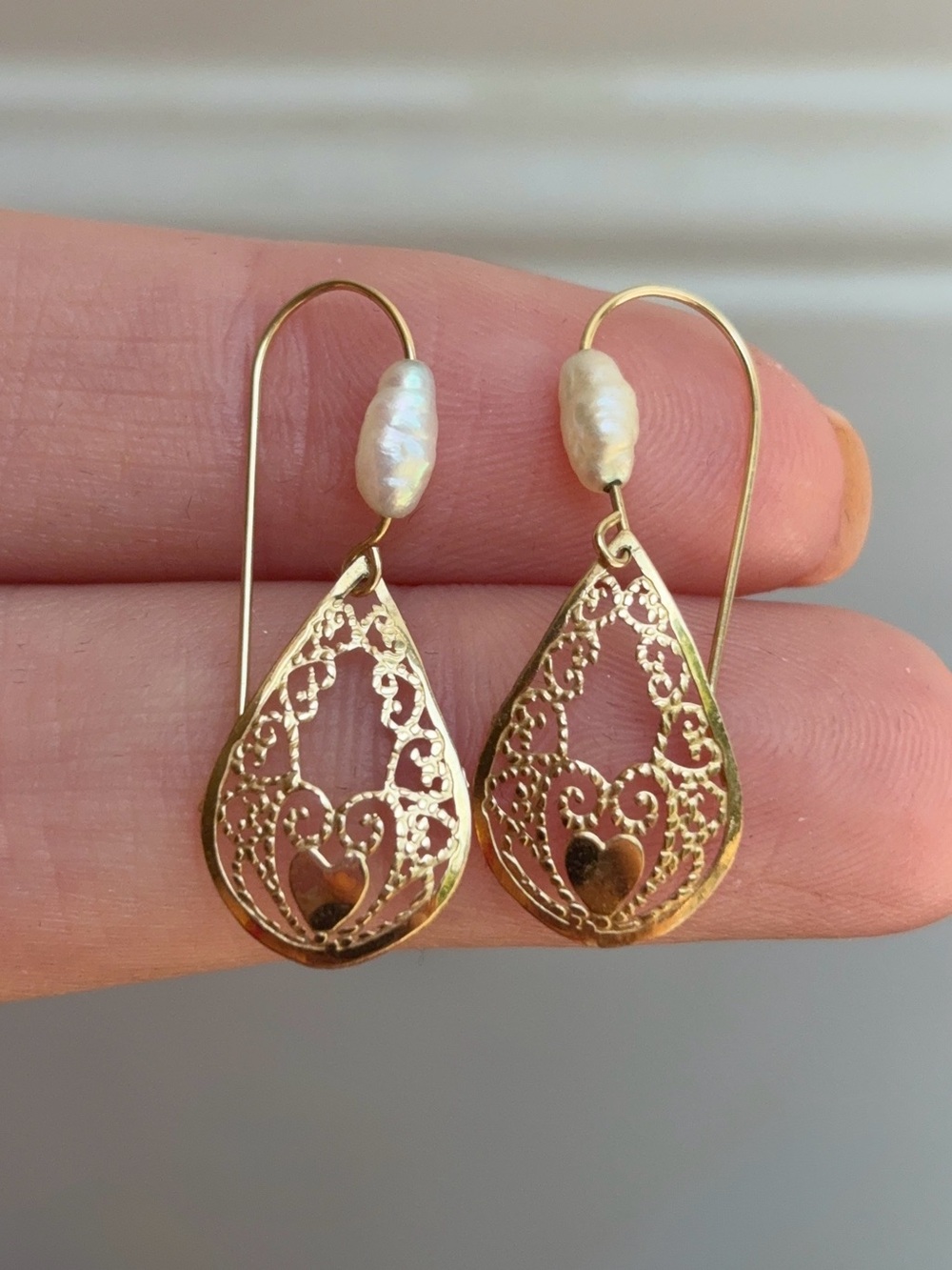 14k Gold Vintage Rice Pearl Filigree Heart Dangle Hook Earrings